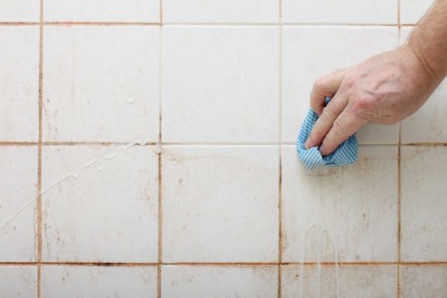 How to Clean Bathroom Tiles