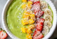 Creamy Green Smoothie Bowl Recipe with Spinach and Avocado