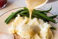 How to Make Turkey Gravy from Pan Drippings