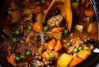 Hearty Slow Cooker Beef Stew with Carrots and Potatoes