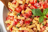 Fresh Tomato Pasta Recipe with Garlic and Basil