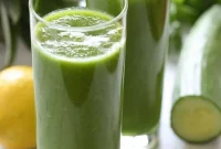 Refreshing Cucumber Pineapple Smoothie with Parsley and Lemon