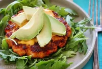 Bunless Salmon Burgers with Sriracha Mayo