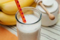 Creamy Banana and Date Smoothie for Natural Energy