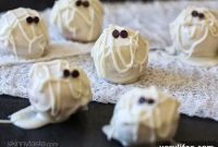 Low-Calorie Halloween Mummy Cake Balls Recipe
