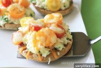Tomato and Egg Breakfast Melts Recipe