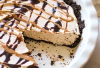 Creamy No-Bake Peanut Butter Pie with Chocolate Crust