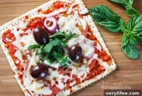 Passover Matzo Pizza: Crispy Toppings for a Holiday Meal