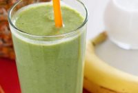 Low-Calorie Tropical Green Smoothie Recipe