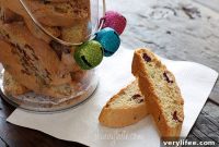 Cranberry Pistachio Biscotti Recipe: Crunchy Italian Cookies