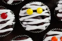 How to Make Halloween Chocolate Mummy Cupcakes