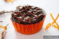 Moist Low-Fat Chocolate Cupcakes with Chocolate Glaze