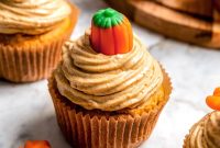 Pumpkin Cupcakes with Cinnamon Cream Cheese Frosting