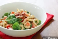 Creamy BLT Macaroni Salad Recipe for Summer Picnics