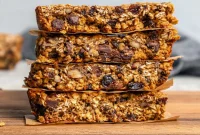 Homemade Chewy Pecan, Raisin and Chocolate Chip Granola Bars