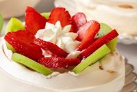 Classic Pavlova Recipe with Fresh Berries