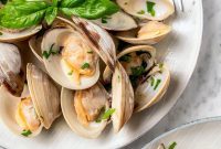 Tender Steamed Clams with Garlic and White Wine