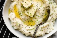 Creamy Garlic Parmesan Mashed Cauliflower Recipe