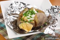 Slow Cooker Baked Potatoes: Crispy Skin, Fluffy Inside