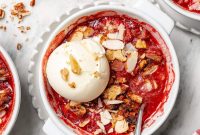 Homemade Strawberry Crisp Recipe with Oat Streusel