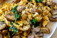 Creamy Mushroom and Spinach Scrambled Eggs Recipe
