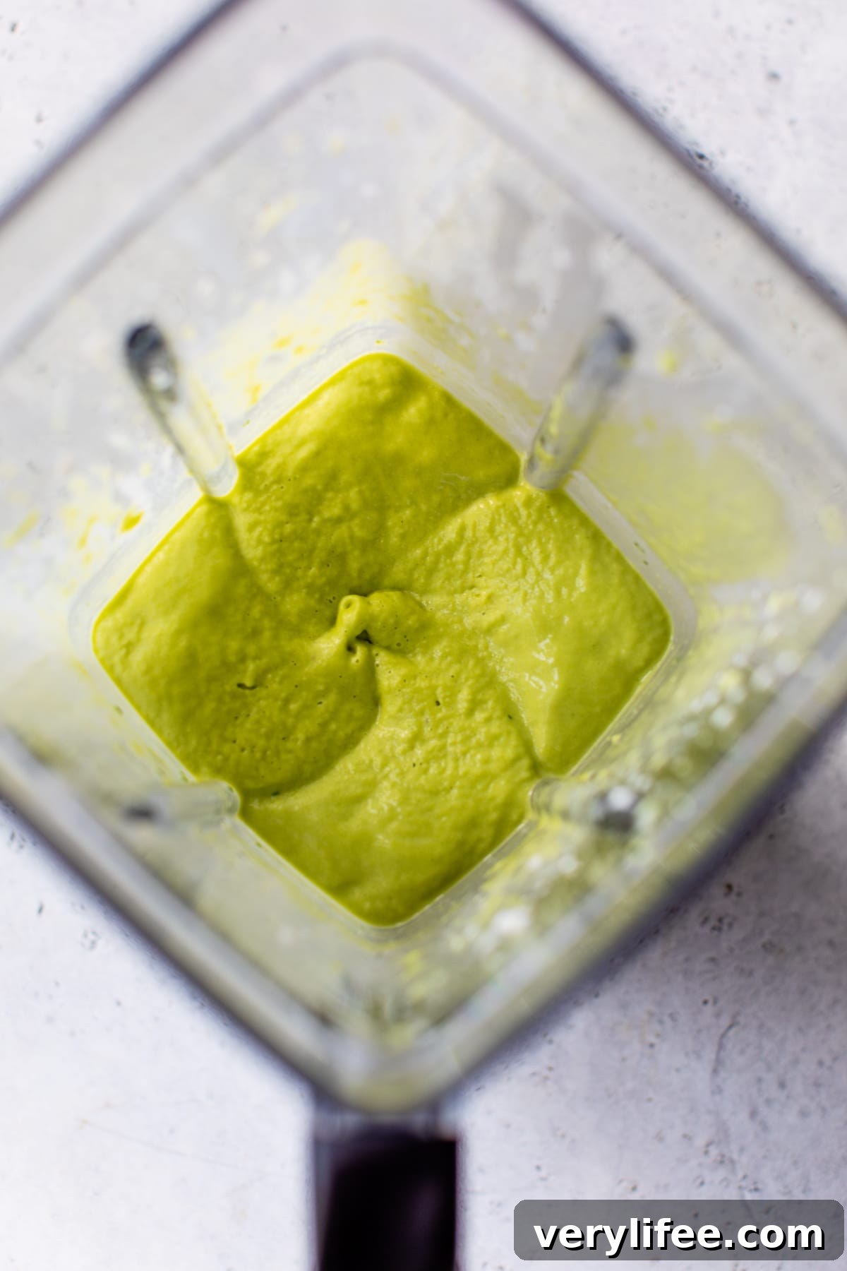 Creamy Green Smoothie Bowl Recipe with Spinach and Avocado 5 green smoothie in a blender