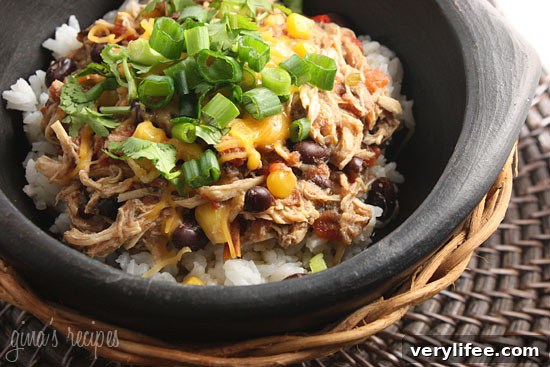 23 Crock Pot Chicken Recipes for Quick Weeknight Dinners 12 Slow cooker shredded chicken with corn, tomatoes and black beans. Prep this the night before and turn your crock pot on in the morning for an easy weeknight meal.