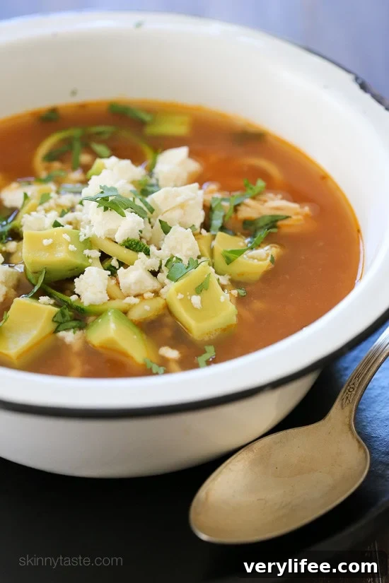 23 Crock Pot Chicken Recipes for Quick Weeknight Dinners 22 Tender-crisp veggie noodles make a wonderful low-carb pasta replacement in this delicious, Latin inspired Chipotle Chicken Zucchini "fideo" soup combined with bright fresh cilantro, creamy avocado and some crumbled queso fresco on top.