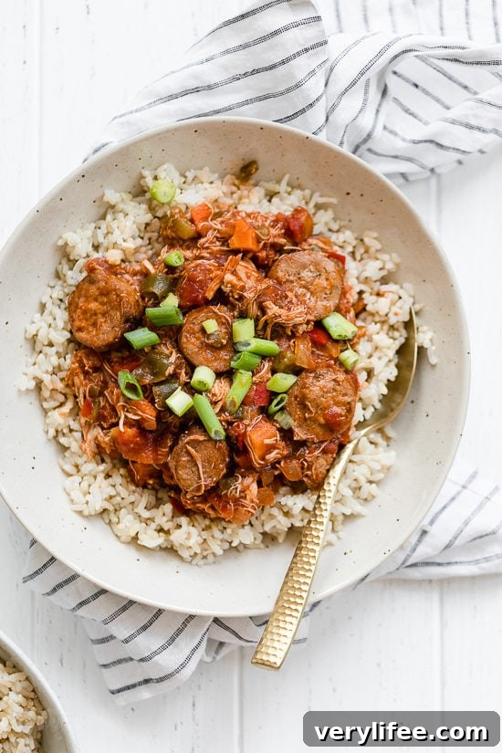 23 Crock Pot Chicken Recipes for Quick Weeknight Dinners 5 This New Orleans-inspired slow-cooker dish with chicken and Andouille sausage simmered in a rich tomato broth, is perfect to make for Fat Tuesday!