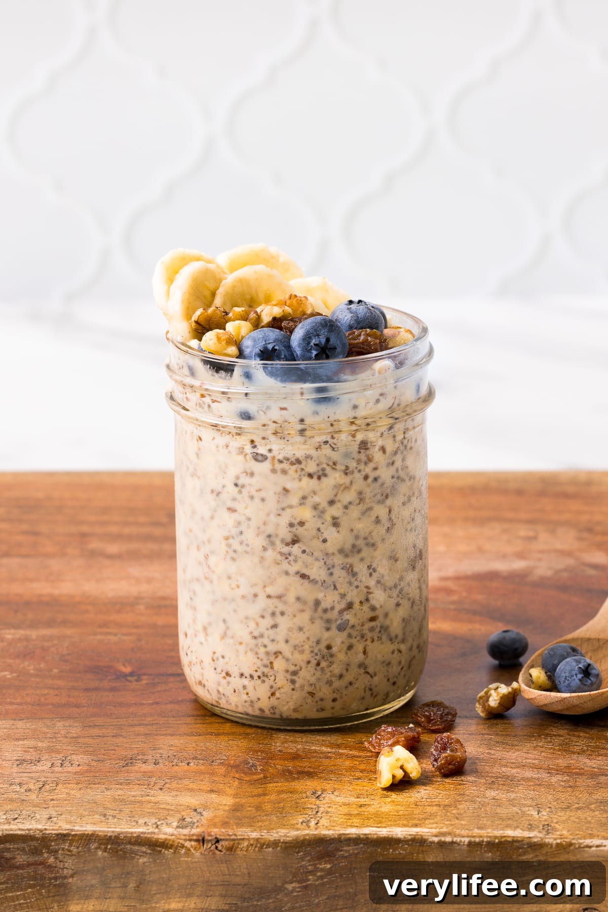 Creamy Cinnamon Raisin Overnight Oats Recipe 5 Cinnamon-Raisin Overnight Oats