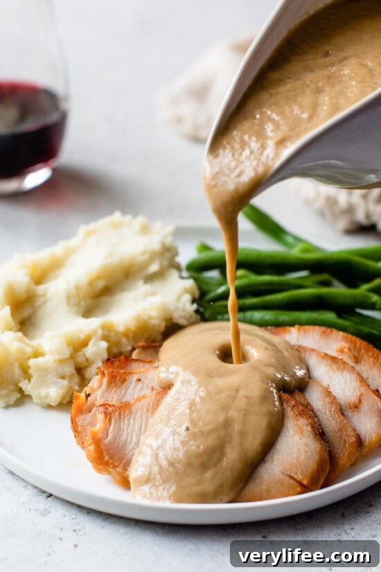 Low-Carb, Flourless Make-Ahead Gravy