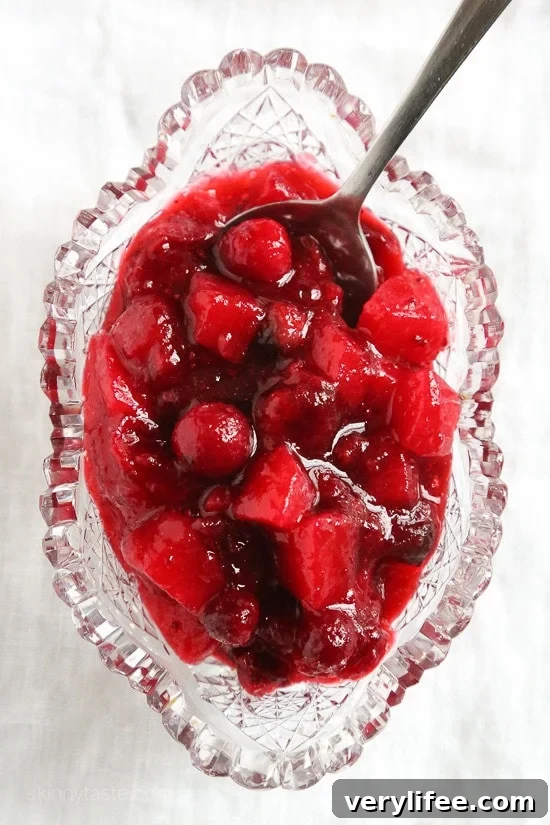 3-ingredient cranberry sauce with pear and honey