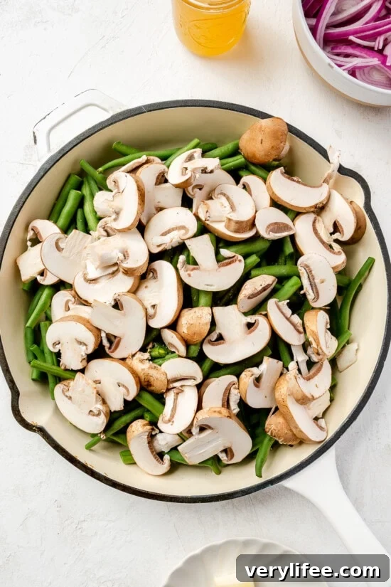 Garlic Sauteed Green Beans with Mushrooms 5 Season the green beans in skillet