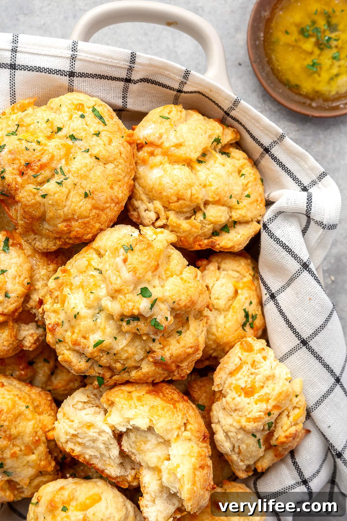 Flaky Homemade Cheddar Biscuits Recipe 3 Garlic Cheddar Biscuits