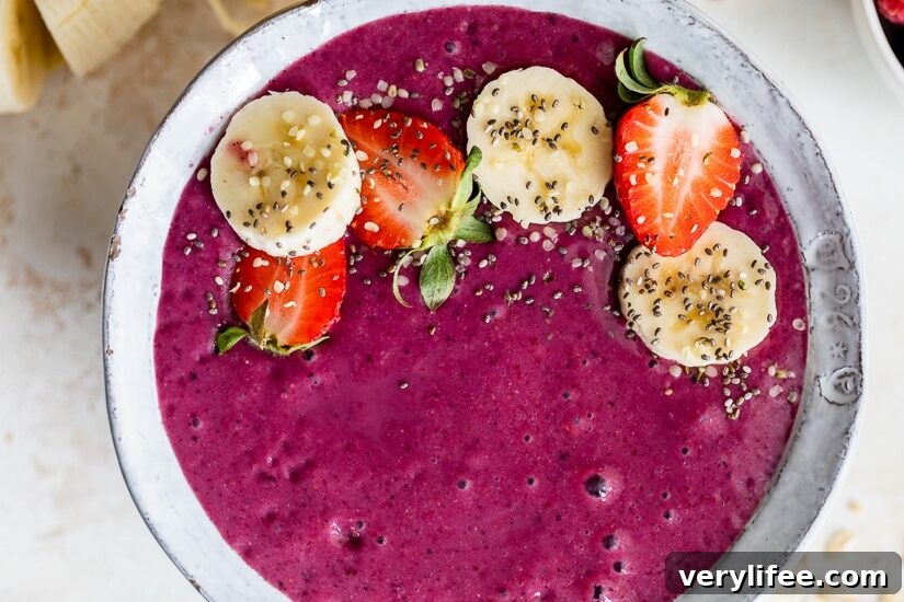 5 Powerful Blenders for Smoothies in 2024 10 Smoothie Bowl with Berries and Bananas