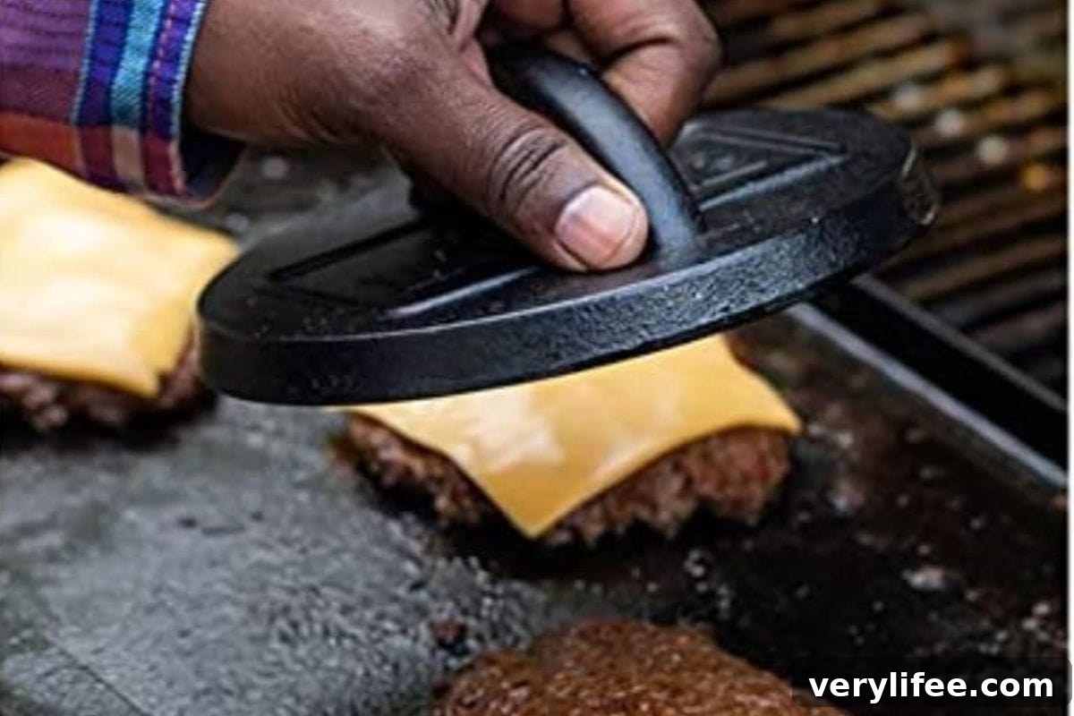 4 Burger Presses for Perfect Patties in 2024 6 Lodge burger press