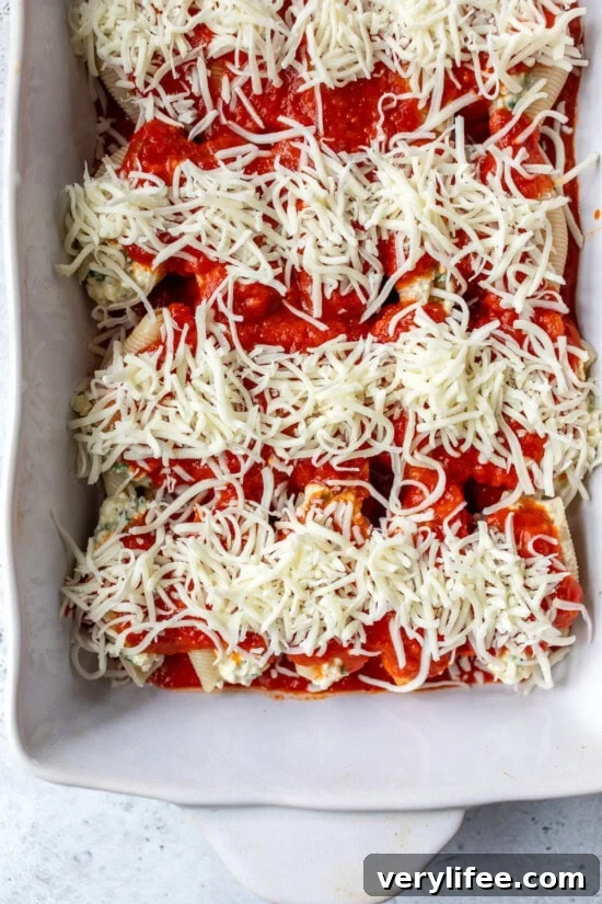 Baked Ricotta Stuffed Shells with Marinara 6 Top with marinara sauce and mozzarella cheese.