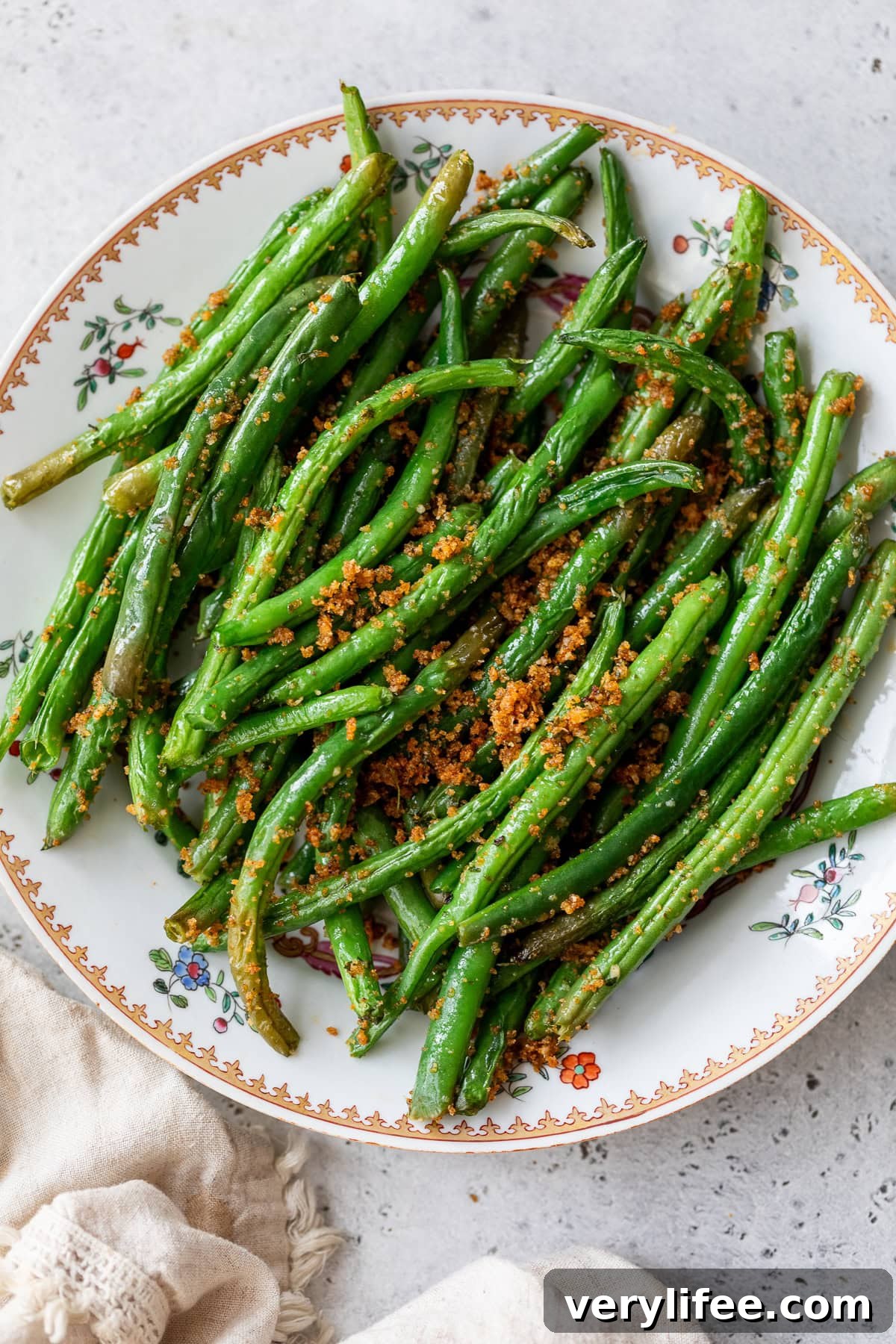 Air Fryer Green Beans on a plate