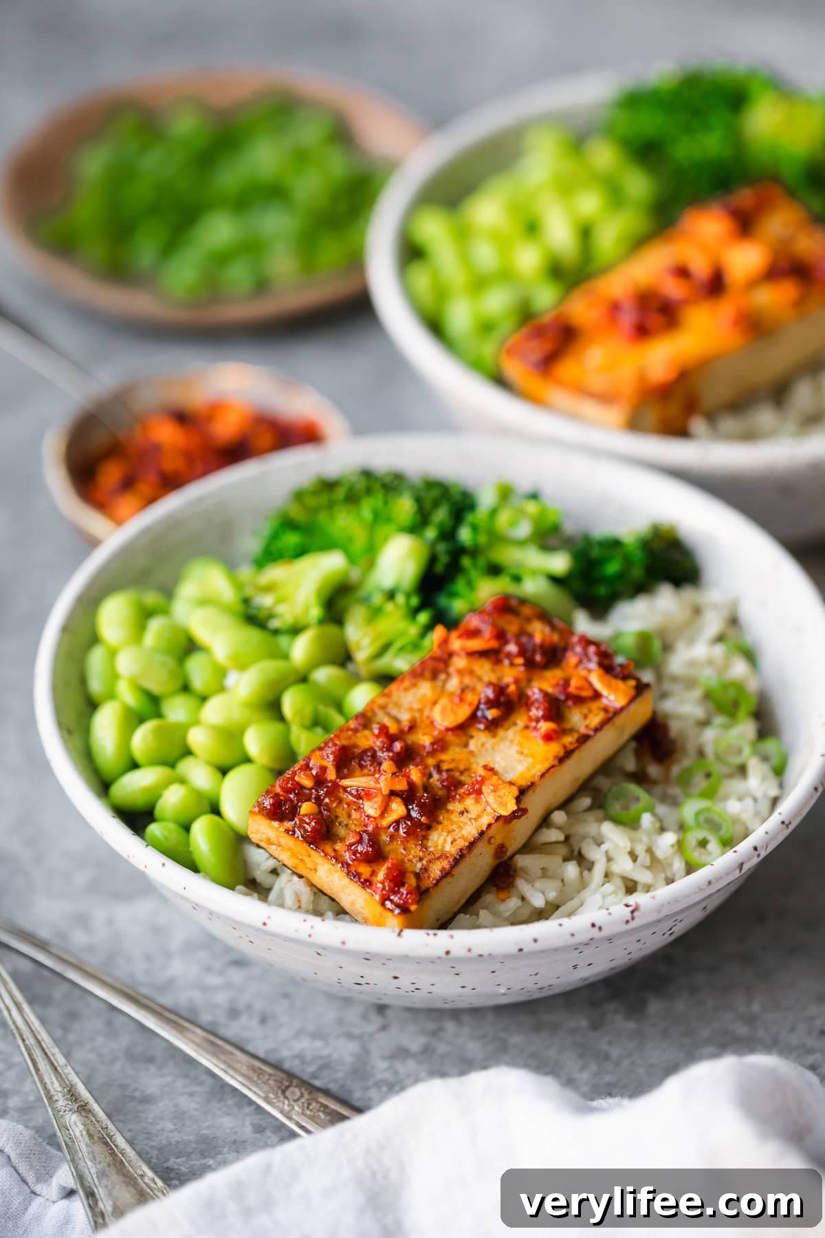 Crispy Pan-Seared Tofu Bowls with Ginger-Sesame Sauce 9 Chili Oil Seared Tofu Bowls