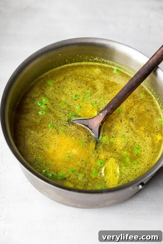 One-Pot Turmeric Basmati Rice with Peas 8 Add liquid, rice and seasoning