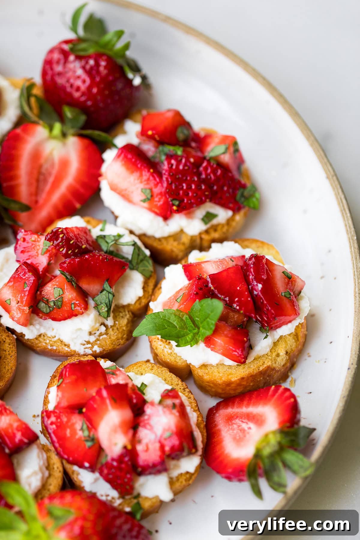 Strawberry Crostini Recipe with Goat Cheese and Balsamic Glaze 10 Strawberry Crostini