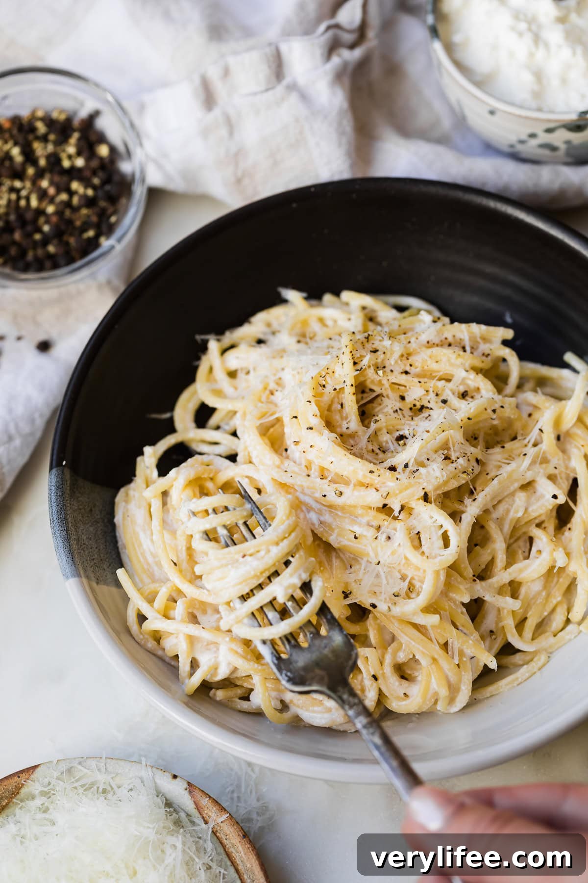 Cacio e Pepe Pasta with Cottage Cheese 2 Creamy Cacio e Pepe