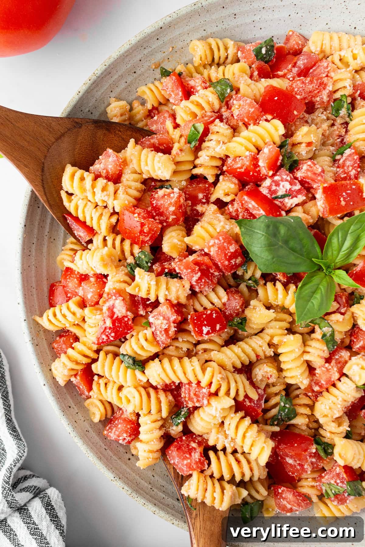 Fresh Tomato Pasta Recipe with Garlic and Basil 2 Fresh Tomato Pasta