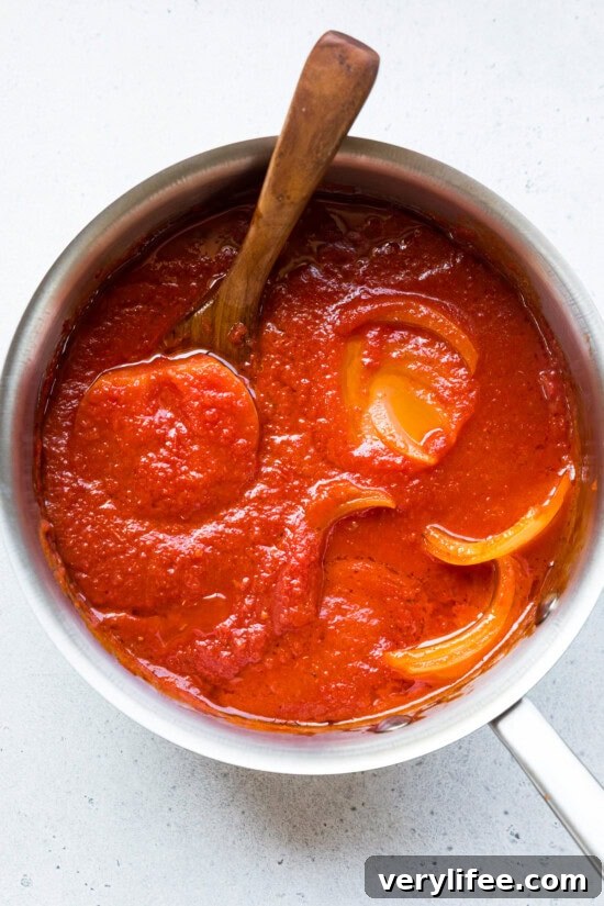 Tomato sauce with onion