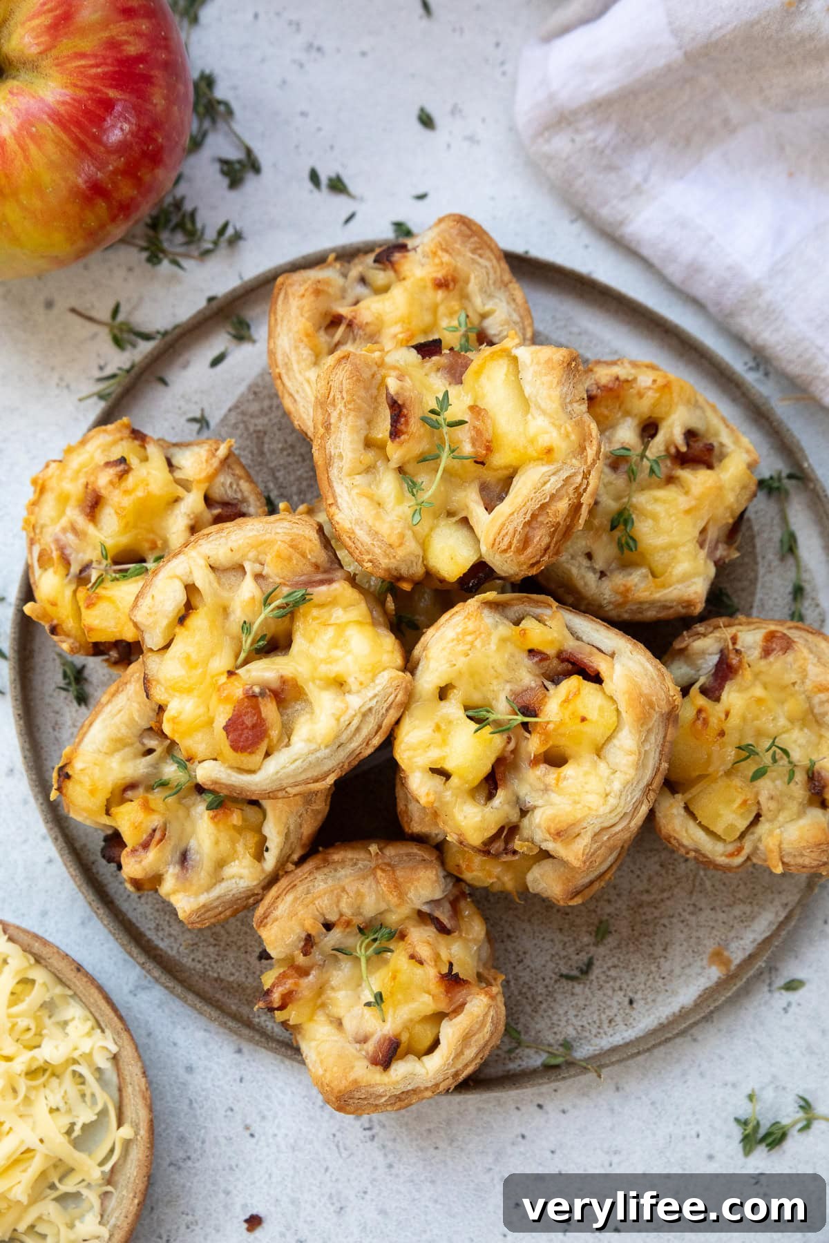 Crispy Apple and Bacon Puff Pastry Bites 17 Puff Pastry Apple and Bacon Bites