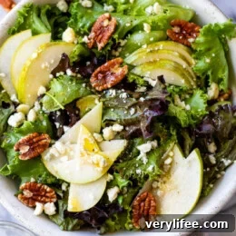 Autumn Salad with Pears and Gorgonzola