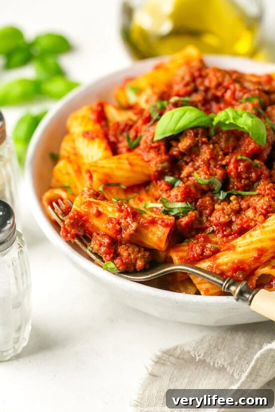 25 Crockpot Dinner Recipes to Enjoy Year-Round 22 sausage pasta sauce
