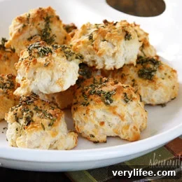 Creamy Tomato and Spinach Ravioli Soup 14 Rosemary Garlic Parmesan Biscuits
