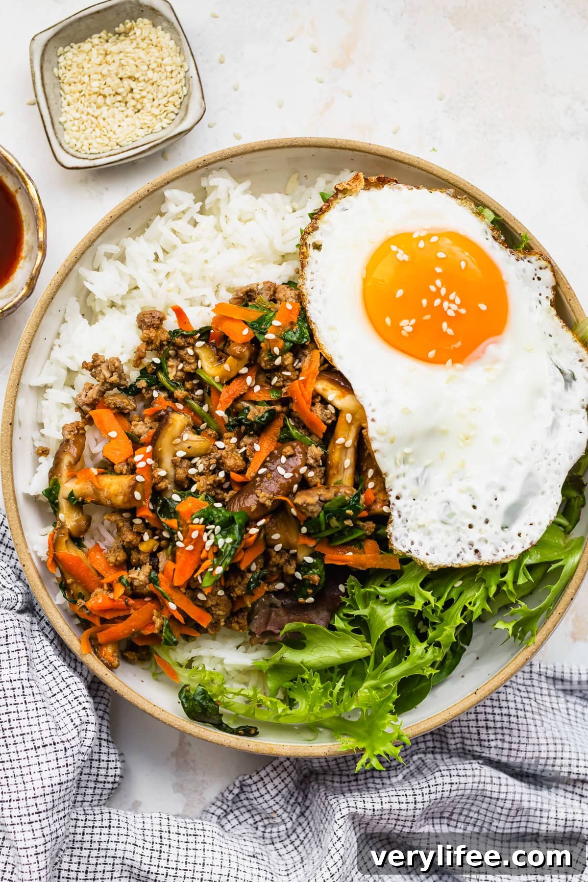 Ground Beef Bibimbap: One-Skillet Korean Bowl 2 Ground Beef Bibimbap (Easy One-Skillet Recipe)