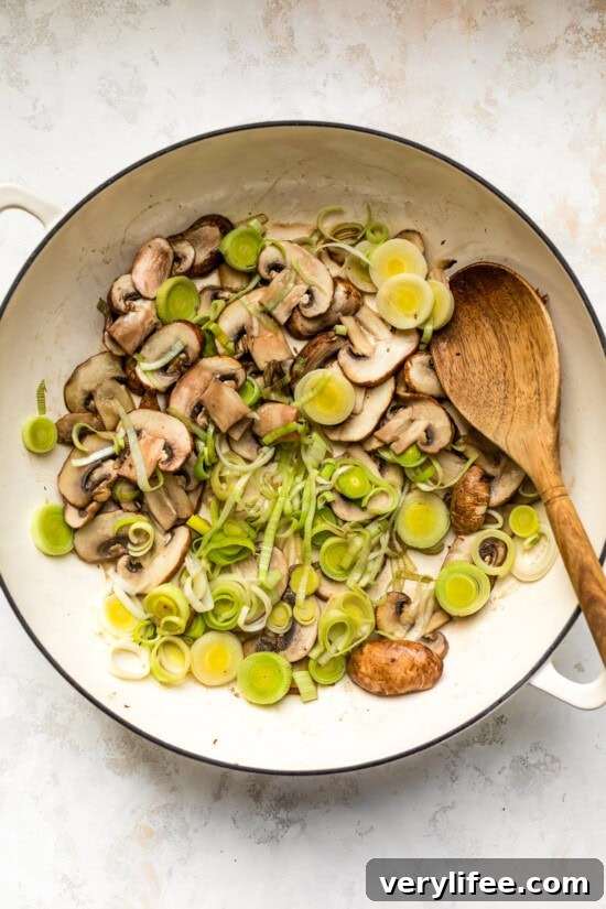 saute leeks and mushrooms